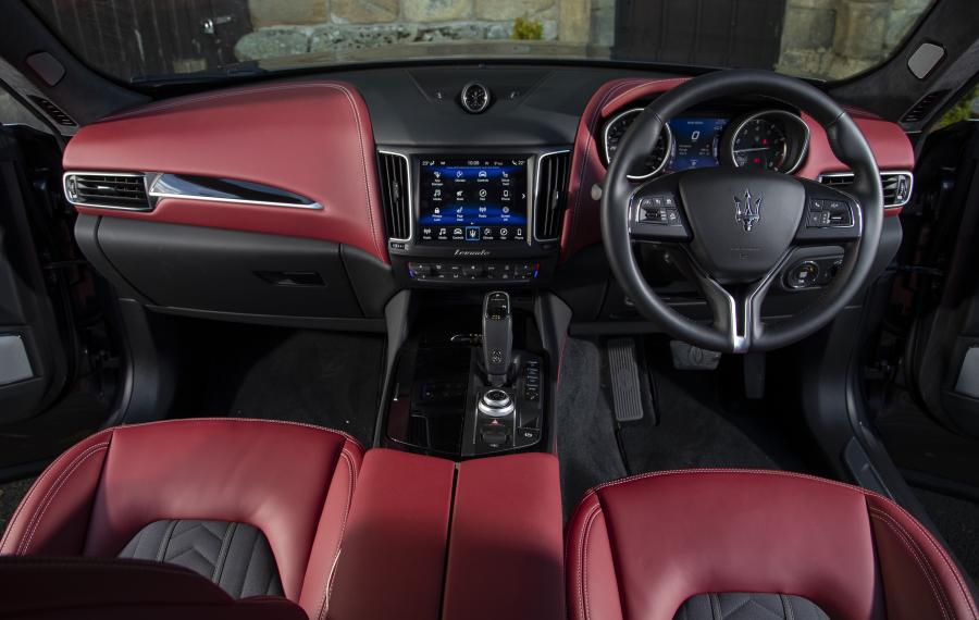 Торпедо Maserati Levante GranLusso 2018 года  (UK) (фото 7 из 14)